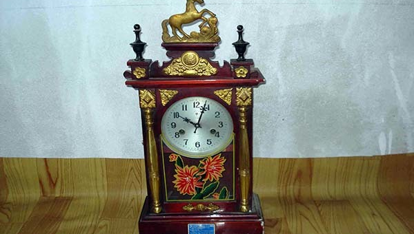 客厅挂钟表风水好吗